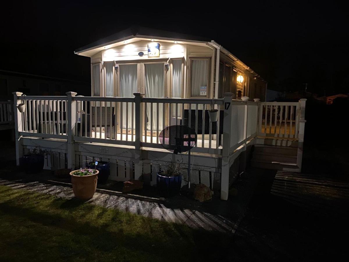 6 Berth Caravan With Decking At Manor Park In Hunstanton Ref 23017H ภายนอก รูปภาพ