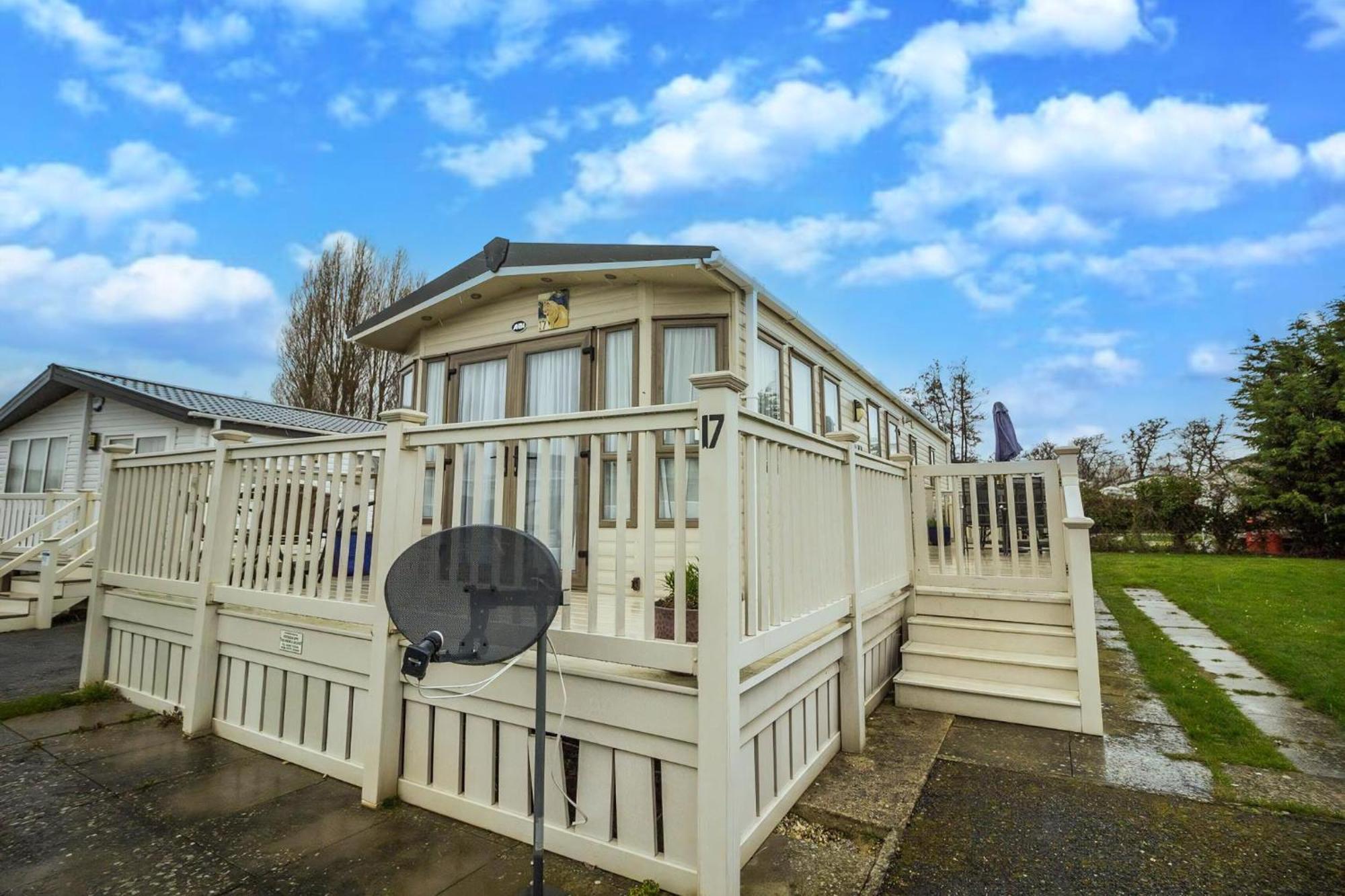 6 Berth Caravan With Decking At Manor Park In Hunstanton Ref 23017H ภายนอก รูปภาพ