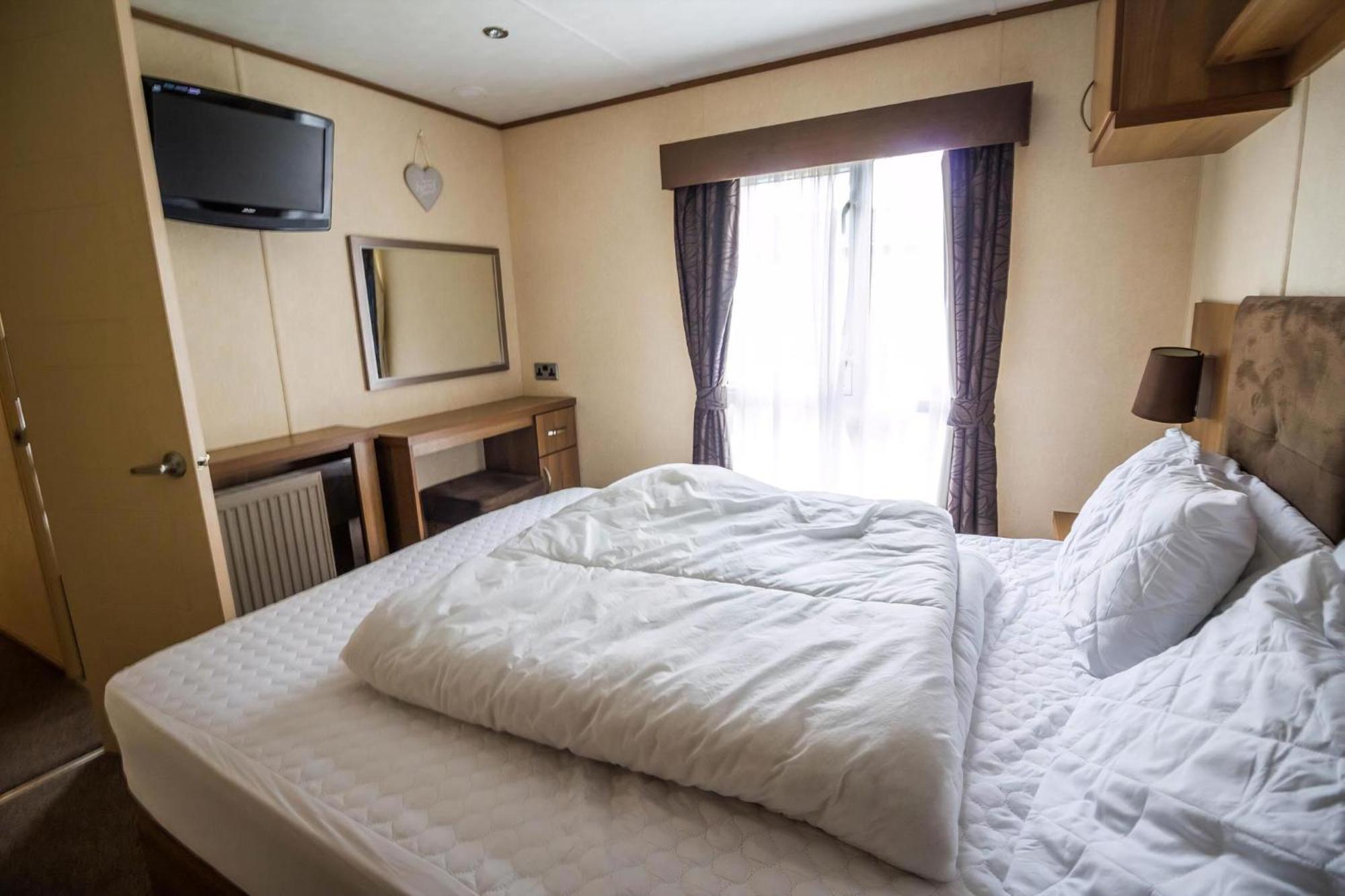 6 Berth Caravan With Decking At Manor Park In Hunstanton Ref 23017H ภายนอก รูปภาพ